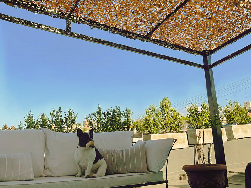 Toldo red de camuflaje Overarg instalado