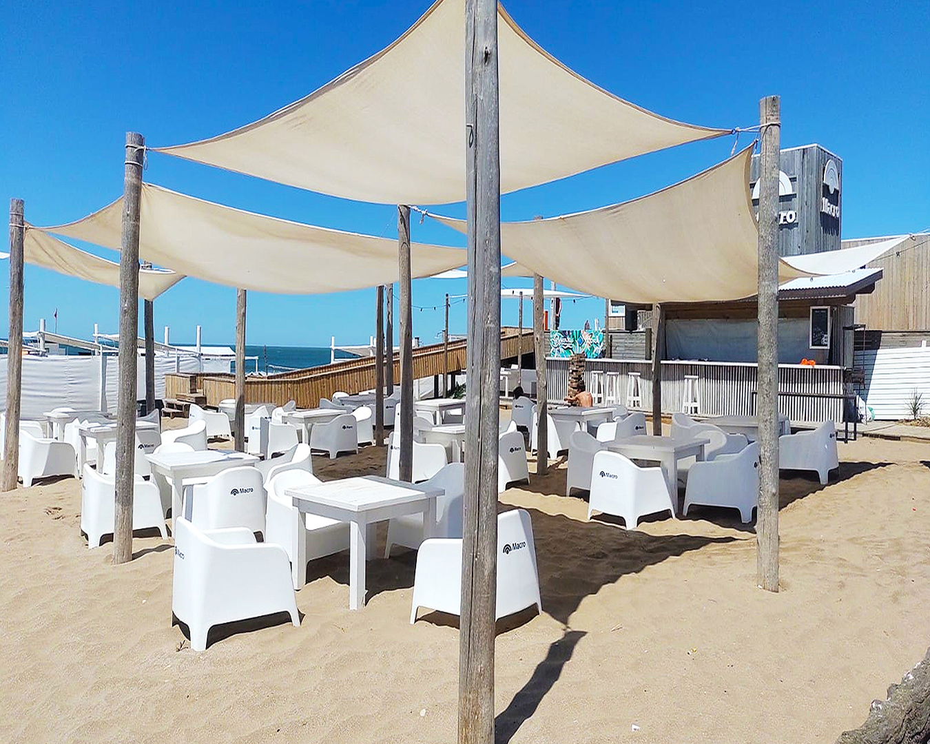 Toldos vela Overarg en parador de playa